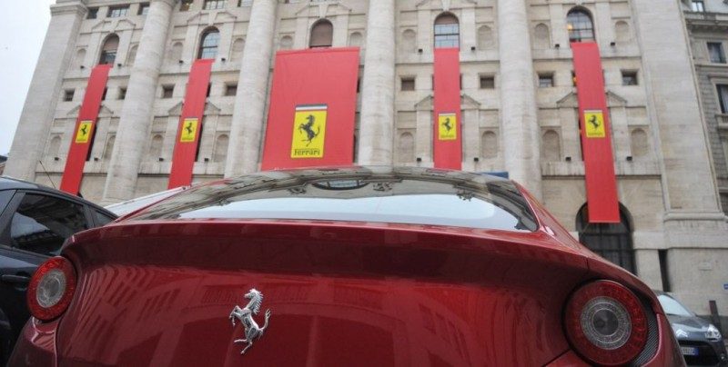 Introductie Ferrari in Milaan gaat niet over rozen