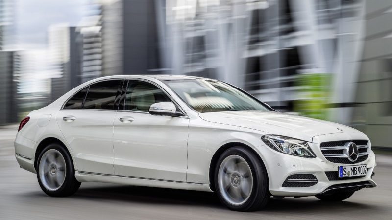 Mercedes versterkt positie in luxe segment