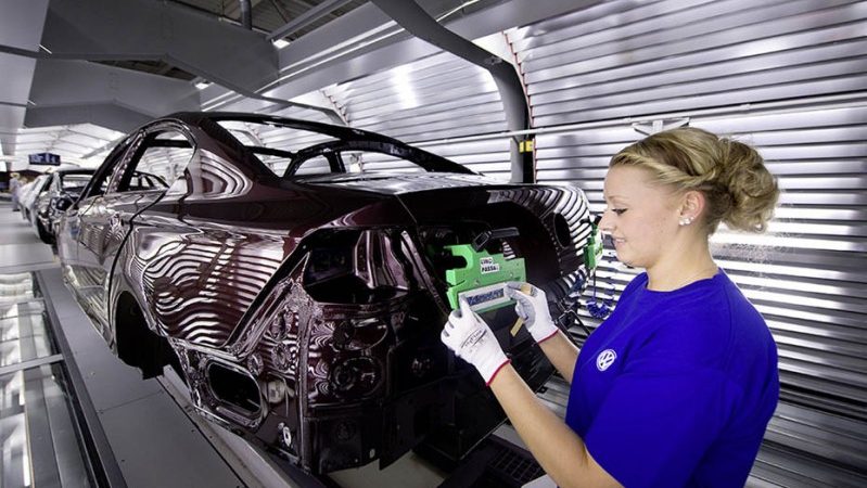 Volkswagen snijdt in bonussen personeel