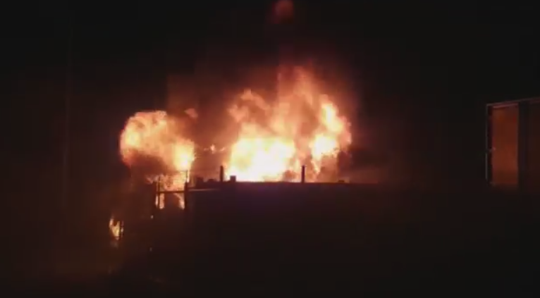Grote brand op autosloperij in Nijmegen
