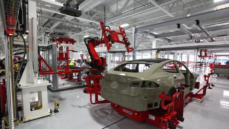Tesla stopt fabriek ter voorbereiding op Model 3