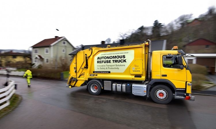 Volvo komt met zelfrijdende vuilnisauto