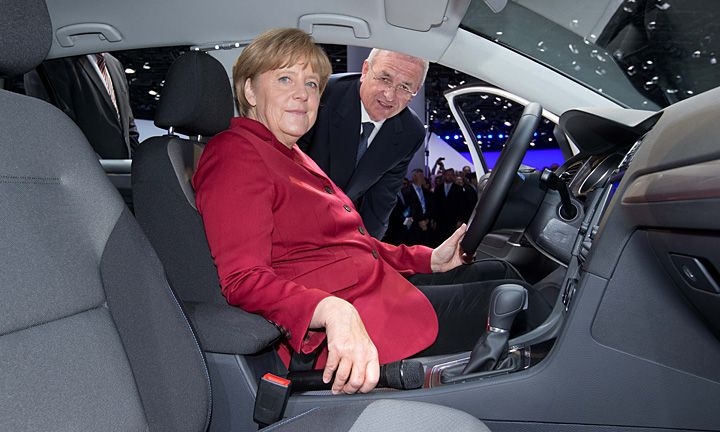 Achtergrond: Merkel is verstrengeld met de Duitse auto-industrie