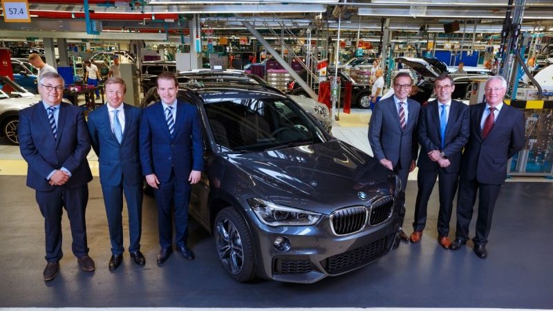 Eerste 'Nederlandse' BMW X1 rolt van band bij VDL