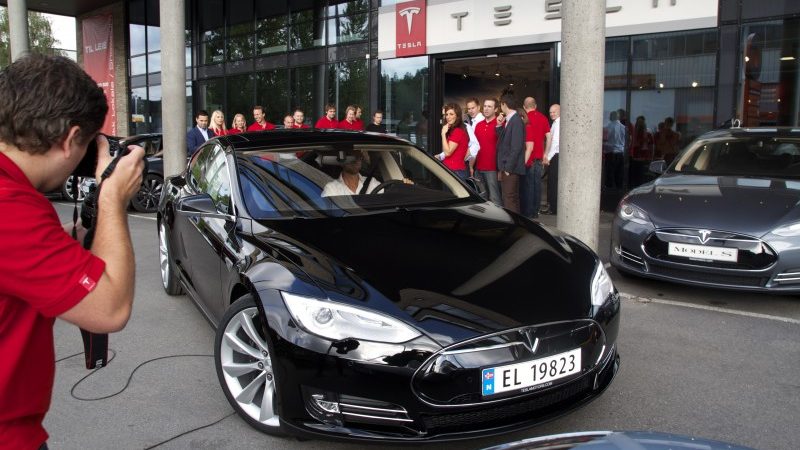 Tesla draait er 480.000 dollar per uur door