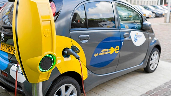 Onderzoek ANWB: Elektrisch rijden duurder dan op benzine