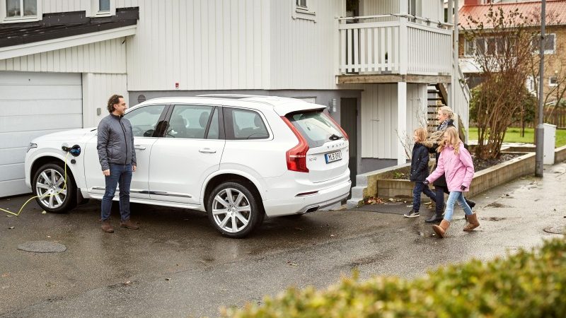 Volvo zet autonoom rijden op lager pitje