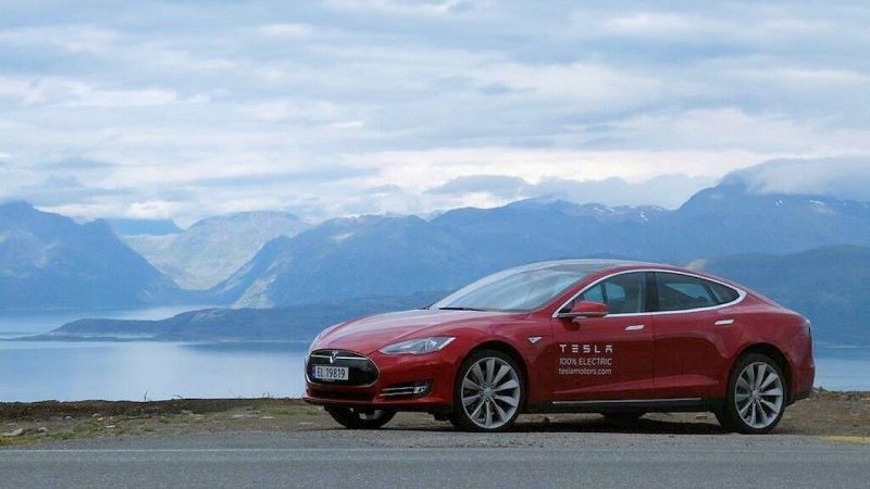 Tesla voert ranglijst elektrische auto’s aan over 2018