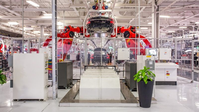 Tesla zet productie Model 3 weer stil