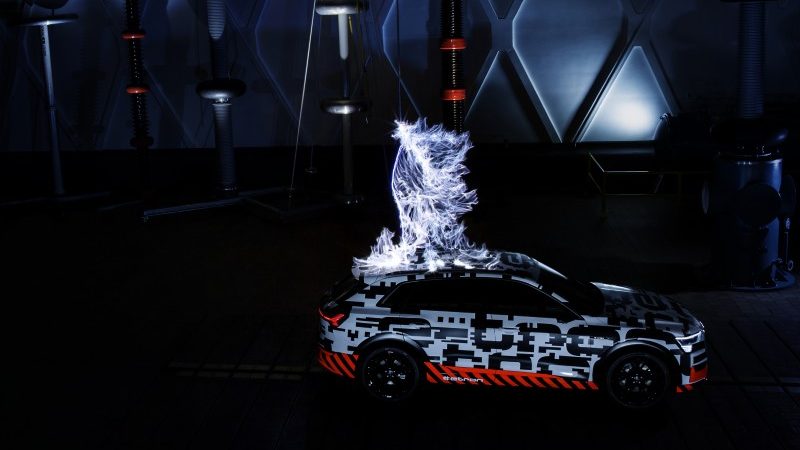 Audi e-tron met bliksemende voorproef van Europees superlaadnetwerk