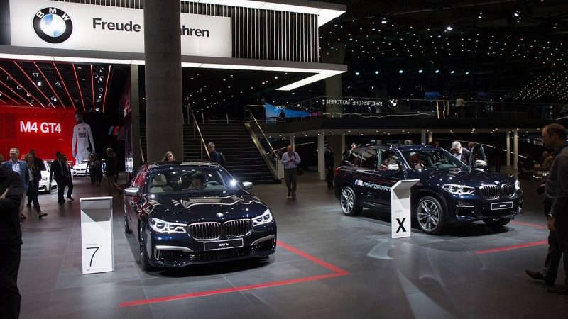 BMW snijdt fors in budget autoshow Frankfurt