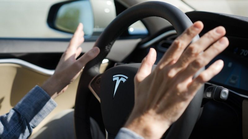 Autopilot Tesla versnelde vlak voor dodelijke crash