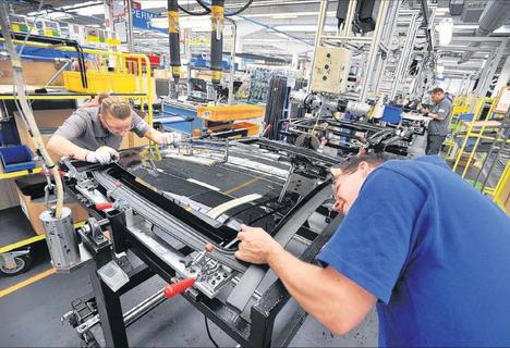 Limburgse autodakenfabrikant Inalfa krimpt in