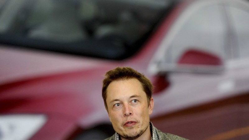 Musk wil Tesla van de beurs halen