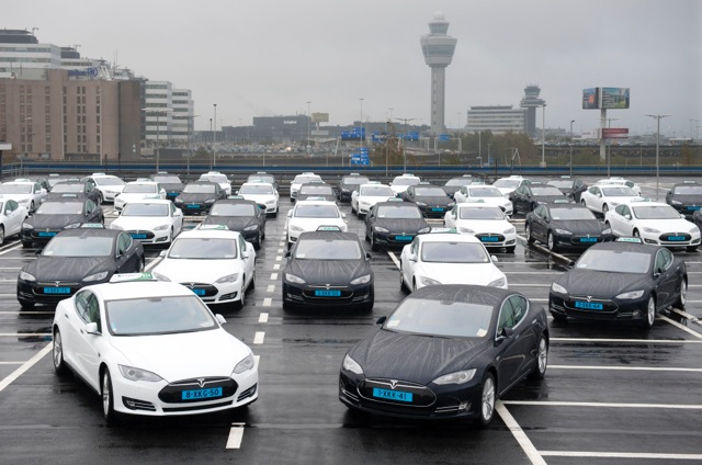 Tesla-taxi mag altijd naar de supercharger in Amsterdam