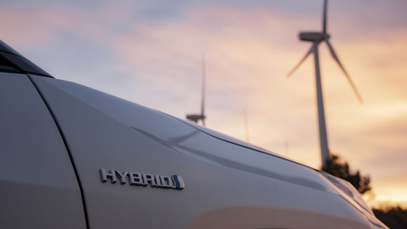 Toyota geeft patenten hybride auto’s vrij