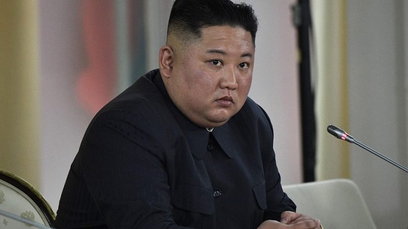 Hoe komt Kim Jong-un toch aan z’n Mercedessen?